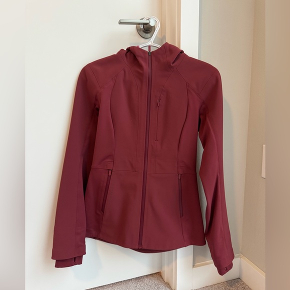 Lululemon cross chill jacket, size 4, mulled wine - Picture 2 of 7